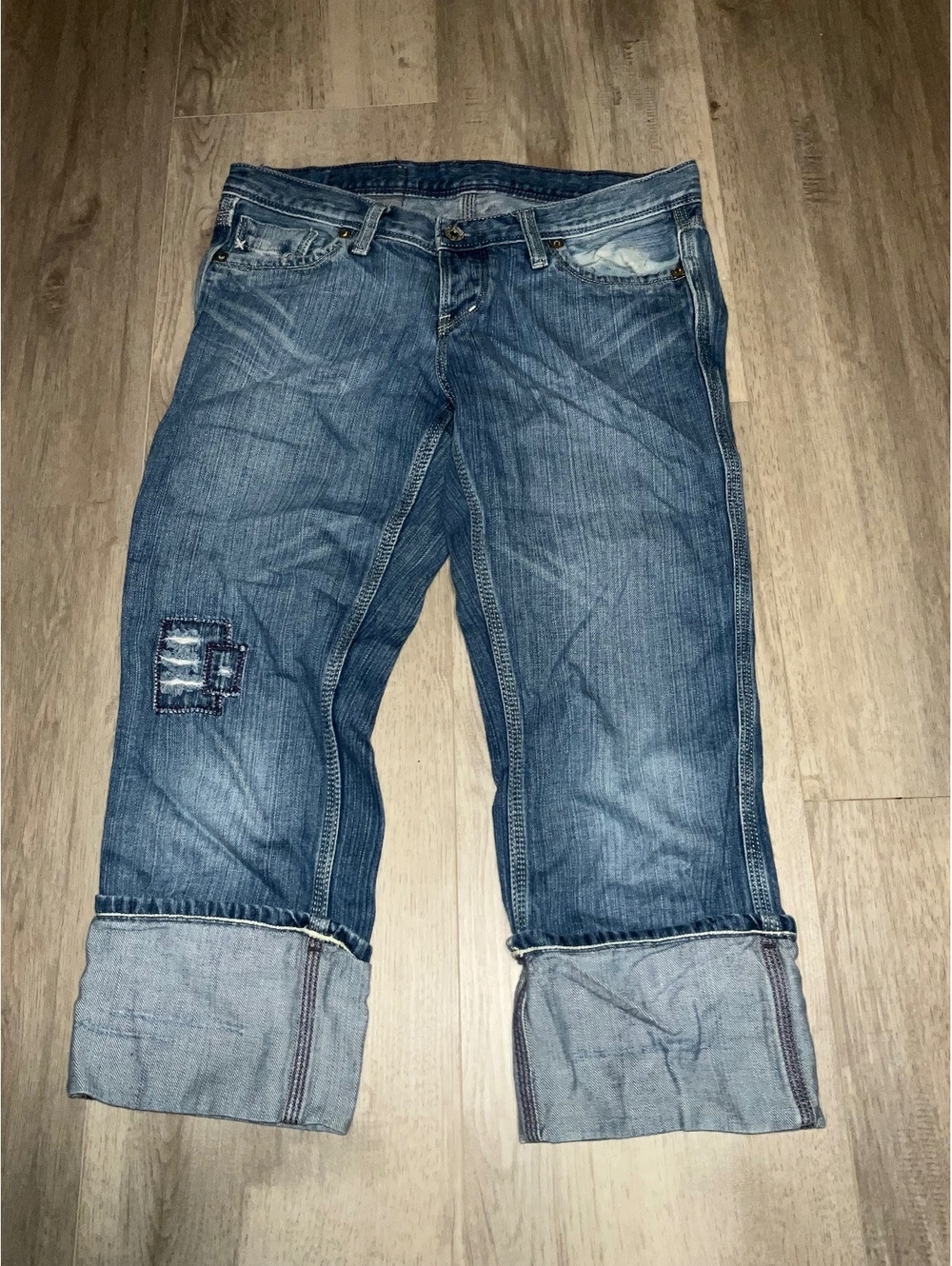 No 67 Women's Blue Denim Capri Jeans Size 4 with Cuffed Hem and Patch Detail